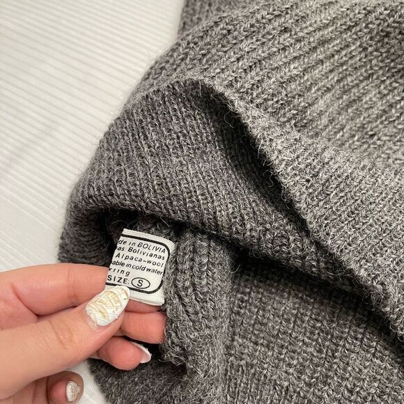 Alpaca Men’s Grey 100% Alpaca Sweater Size Small - Picture 5 of 7